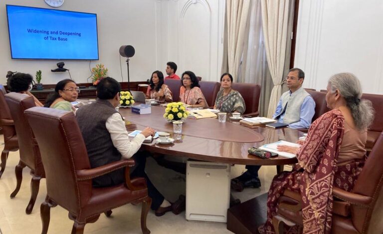 Tax investigation on gaming companies: ऑनलाइन गेमिंग और जुआ कंपनियों पर कसेगा टैक्स शिकंजा