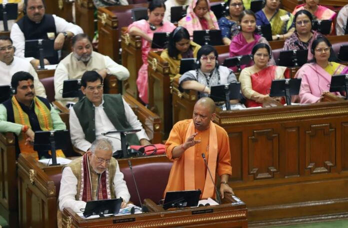 Suresh Khanna Finance Minister of Uttar Pradesh with Yogi Adityanath in Vidhansabha