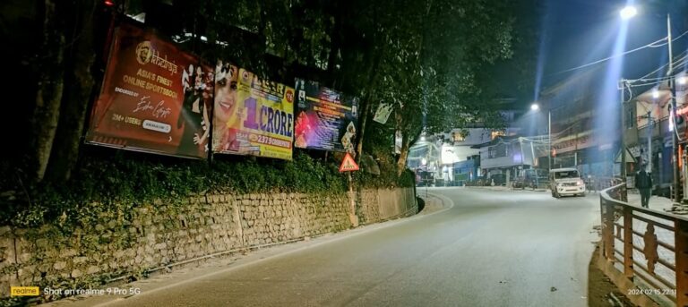 Khelraja नाम की अवैध जुआ एप ने सिलिगुड़ी से लेकर गेंटोक तक लगाए होर्डिंग, राज्य सरकारें चुप