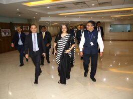 Mr @SunilSanghai , Chair, FICCI Capital Markets Committee and Mr @ashishchauhan , MD & CEO, @NSEIndia receive Ms Madhabi Puri Buch, Chairperson.